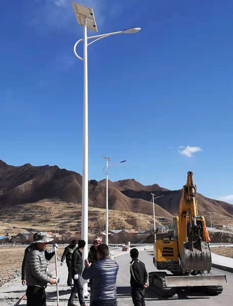 甘南碌曲10米昂仁太阳能路灯项目